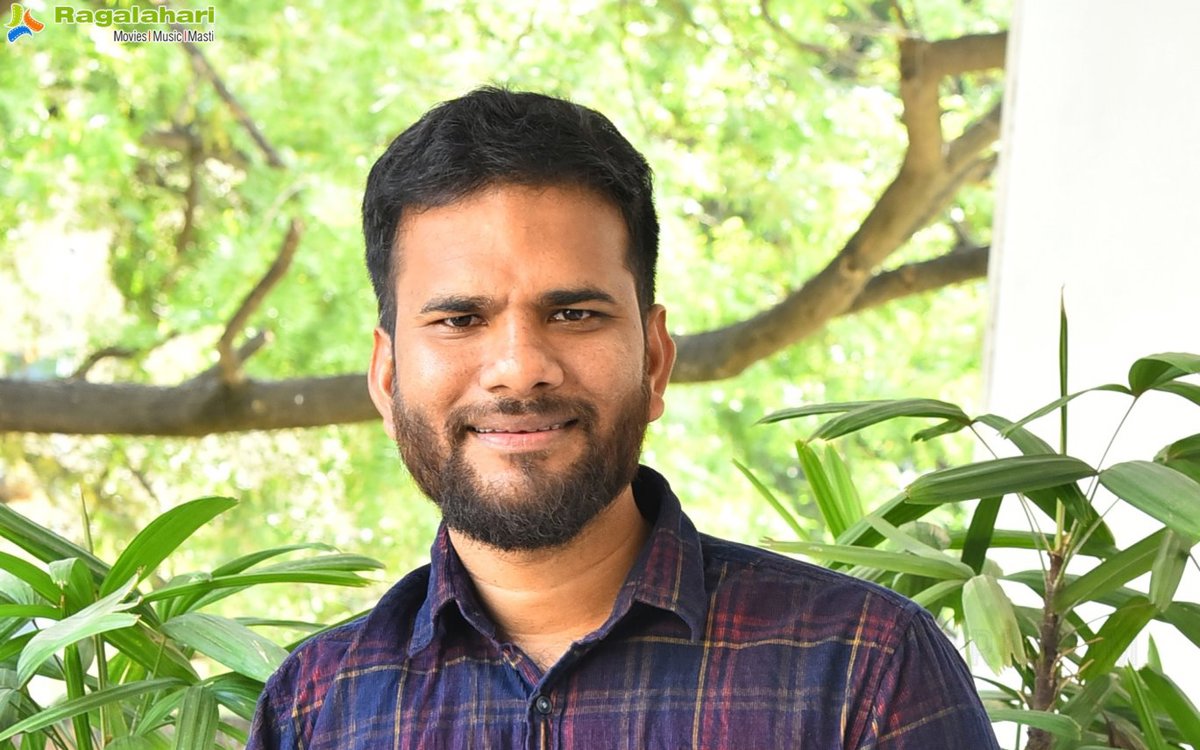 'రాజు వెడ్స్ రాంబై' విజయం తర్వాత సైలు కాంపటి రెండవ చిత్రానికి సంతకం చేశారు.