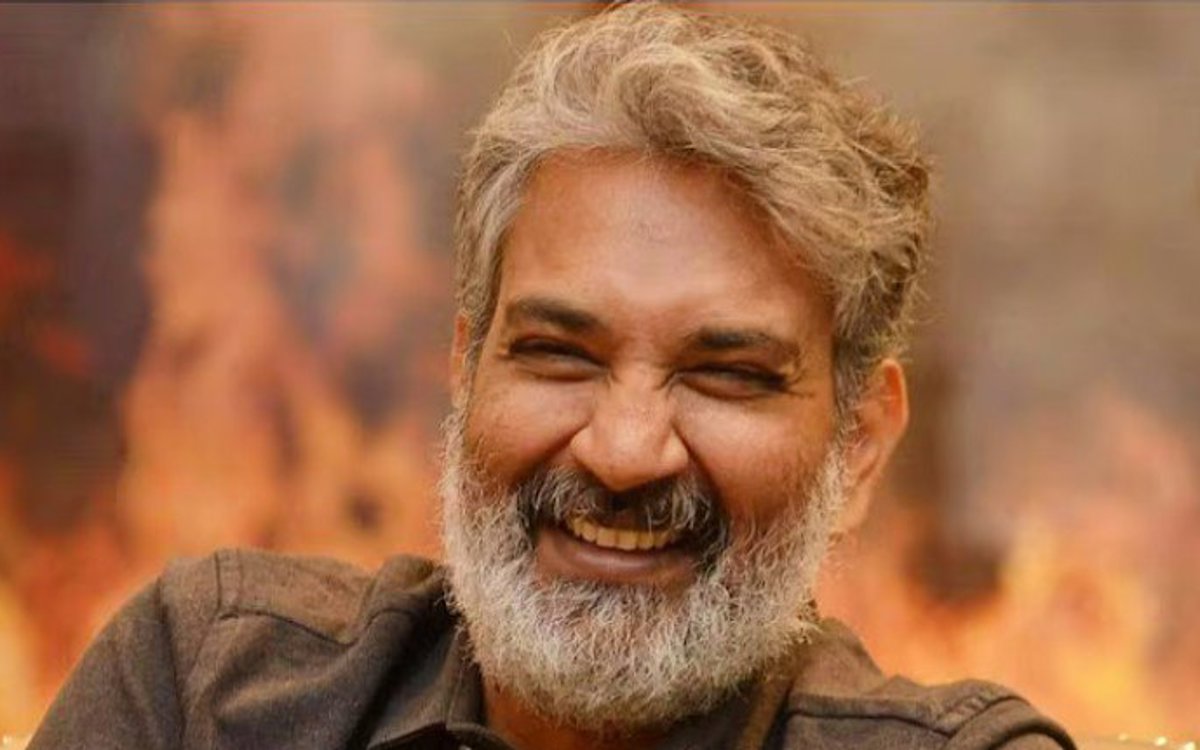 మహేష్ బాబుతో వారణాసి సినిమాను రెండు భాగాలుగా విడుదల చేయడంపై ఎస్.ఎస్. రాజమౌలి ఆలోచిస్తున్నారు.