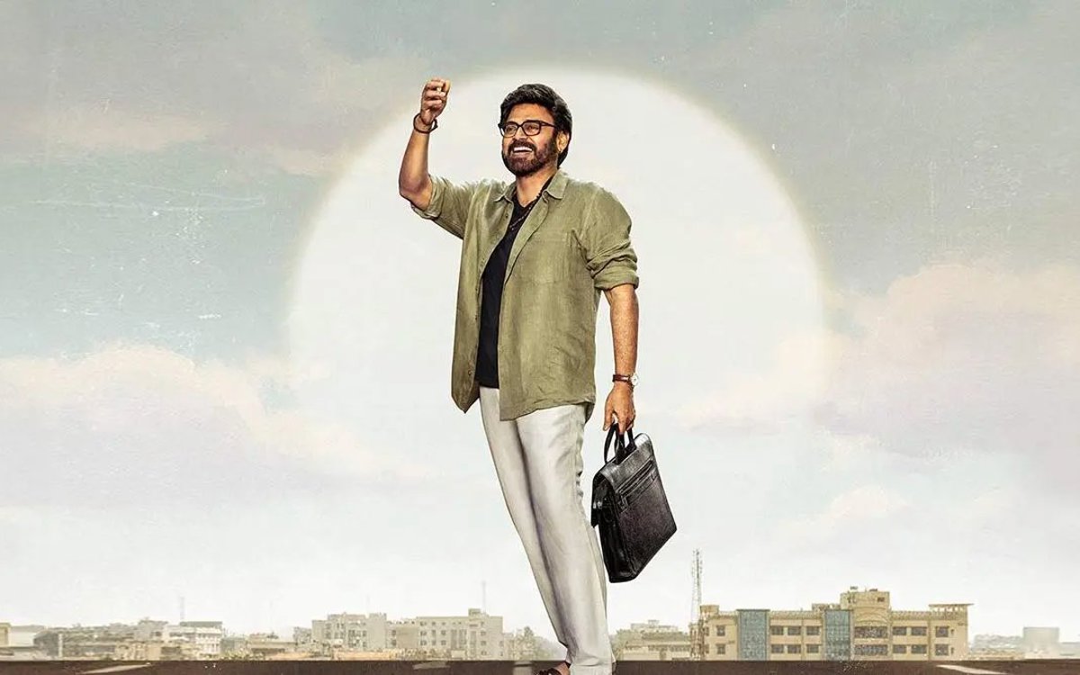 వెంకటేష్ ఆదర్శ కుటుంబం త్రివిక్రమ్ శ్రీనివాస్తో కలిసి దూసుకుపోతోంది