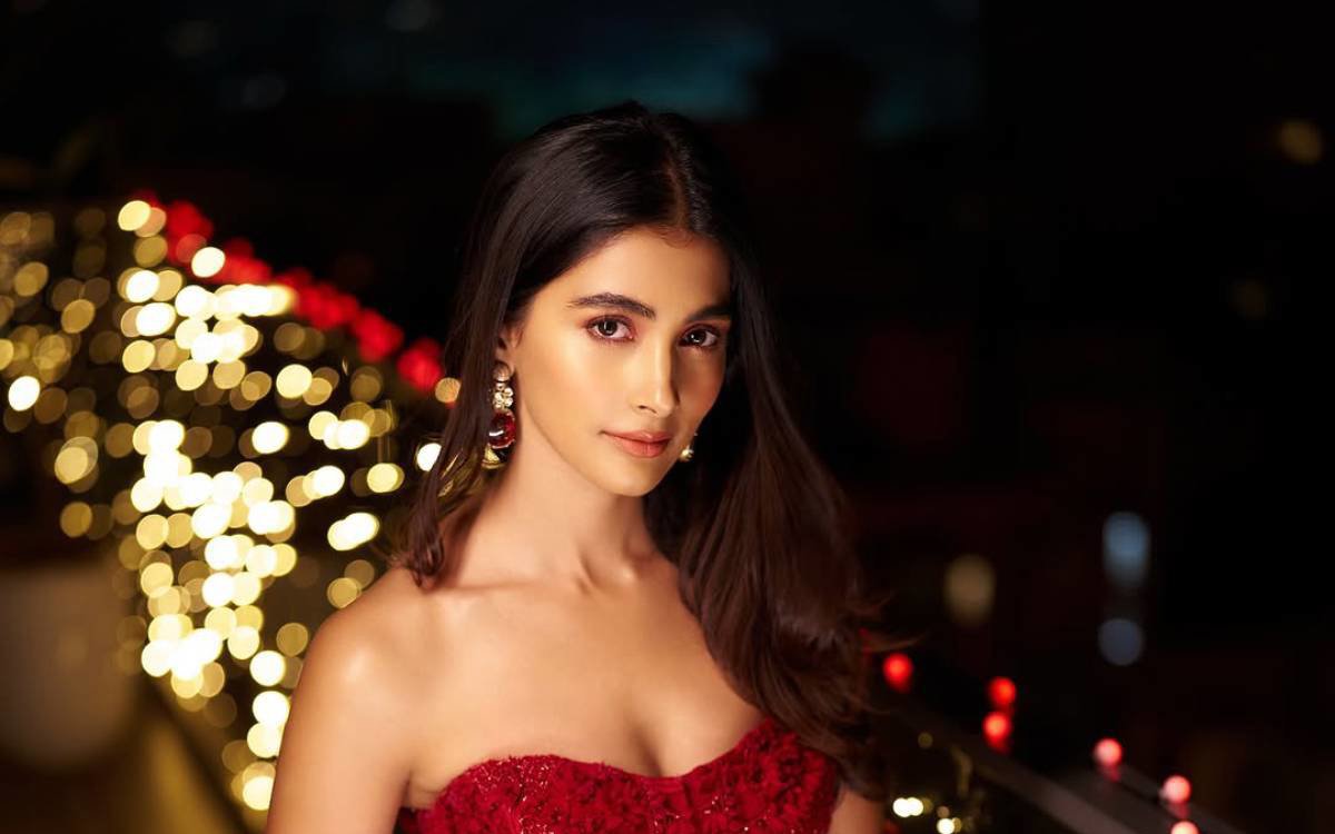 హాయ్ జవానీ తో ఇష్క్ హోనా హై సినిమాకి పూజా హెగ్డే డబ్బింగ్ ప్రారంభించింది