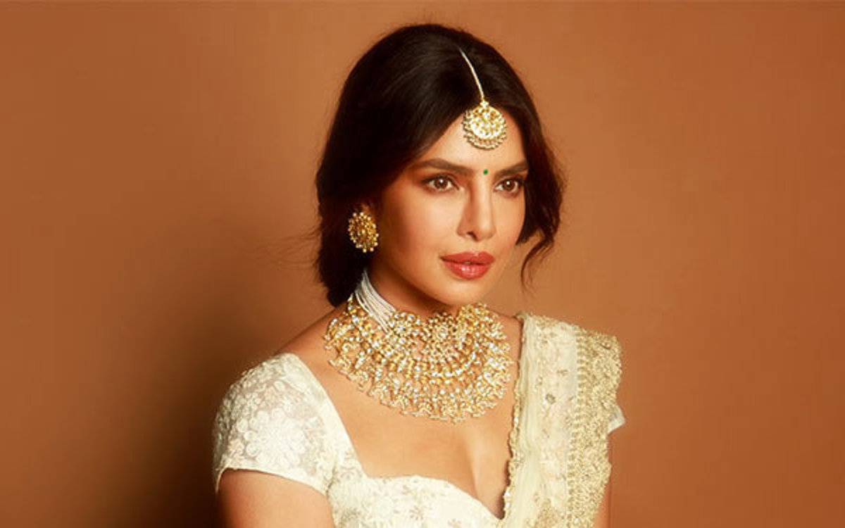 వారణాసి షూటింగ్ హడావిడిలో గోల్డెన్ టెంపుల్లో ప్రియాంక చోప్రా మనసుకు హత్తుకునే 'సేవ'