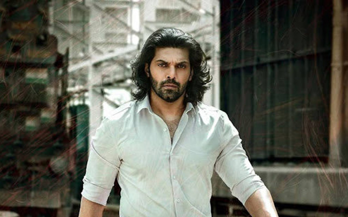 మిస్టర్ ఎక్స్ విడుదల ముందు వారణాసి సాధువులపై ఆర్య చేసిన వ్యాఖ్యలు చర్చకు దారితీశాయి