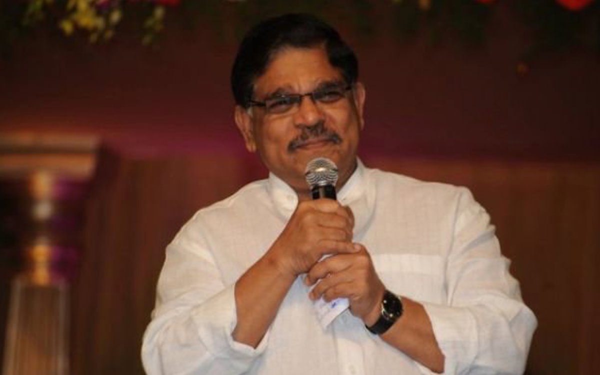 డకాయిట్ మీట్ లో మృణాల్ ఠాకూర్ కు అల్లు అరవింద్ సరదా ఆశీర్వాదం