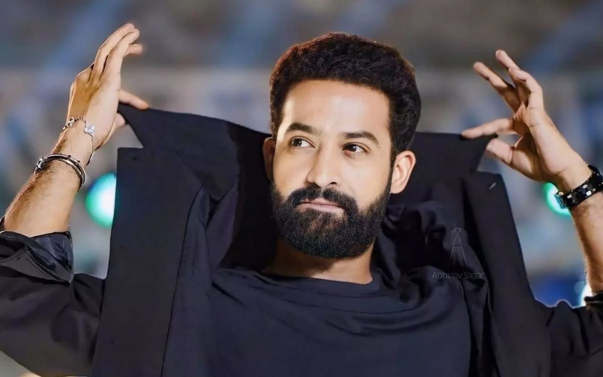 కాస్టింగ్ మార్పుల నేపథ్యంలో ఎన్టీఆర్, ప్రశాంత్ నీల్ 'డ్రాగన్' ఆలస్యం