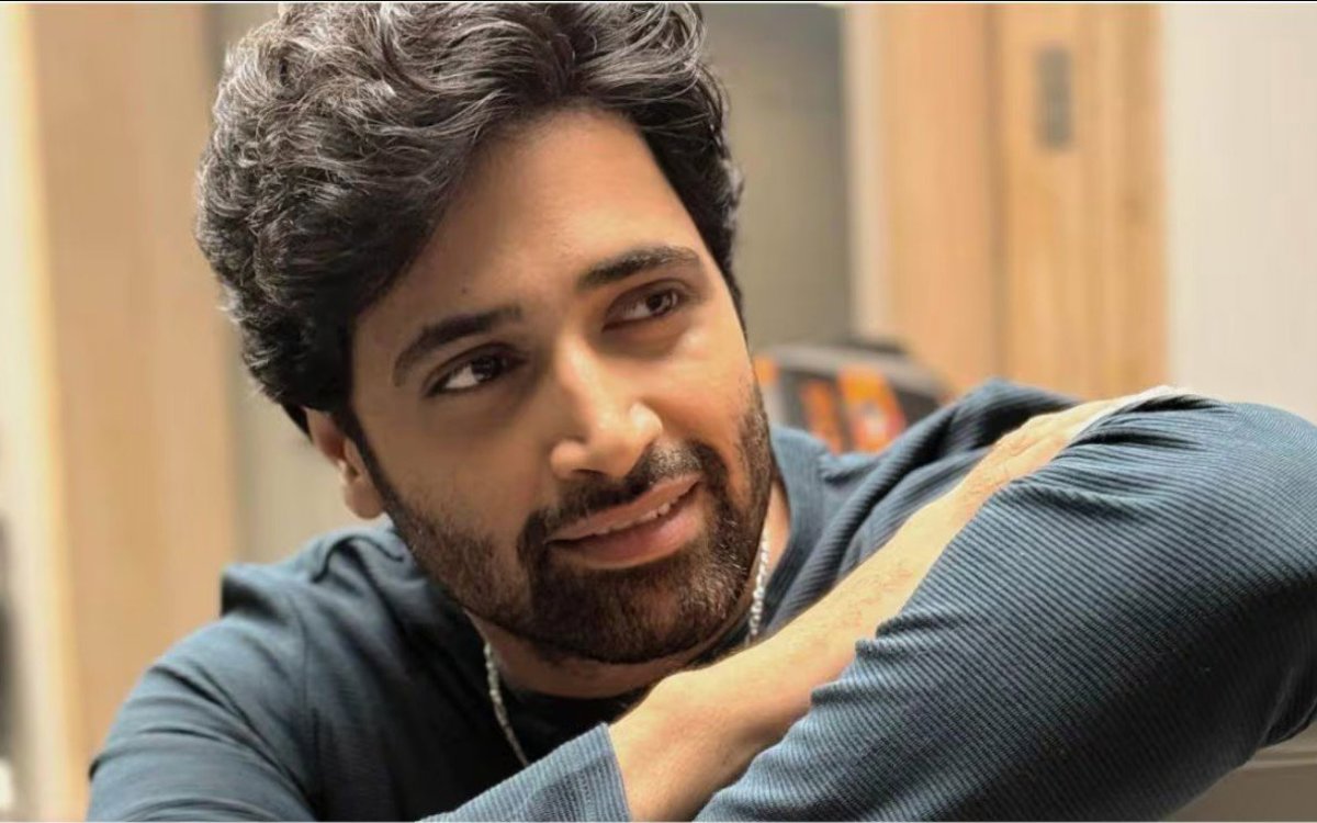 ఏప్రిల్ 10న విడుదల కానున్న అడివి శేష్ 'డెకాయిట్'.. ₹30 కోట్ల ప్రీ-రిలీజ్ బిజినెస్ను సాధించింది