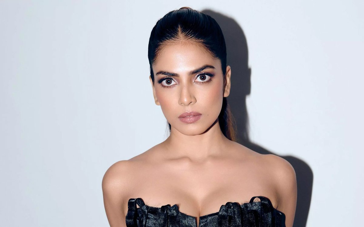 త్యాగరాజన్ కుమారరాజాతో పాకెట్ నావెల్ షూటింగ్లో మాళవిక మోహనన్ భావోద్వేగ ప్రయాణం