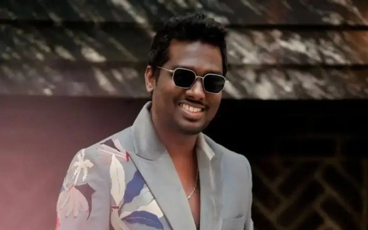 అట్లీ 18 ఏళ్ల దార్శనికత ఆవిష్కృతం: అల్లు అర్జున్ ‘రాక’ ఫస్ట్ లుక్తో అభిమానుల్లో పూనకాలు