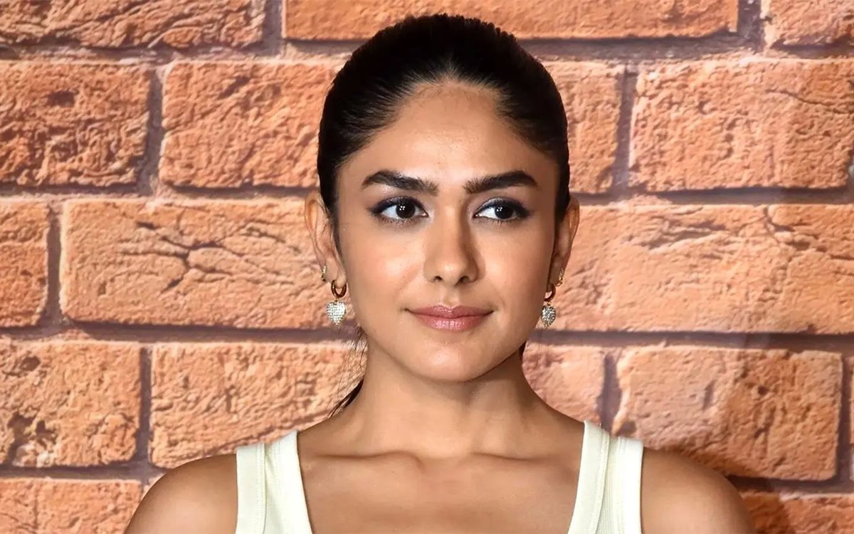 రామ్ చరణ్ 'పెద్ది' సాంగ్లో మృణాల్ ఠాకూర్ హాట్ స్టెప్పులు