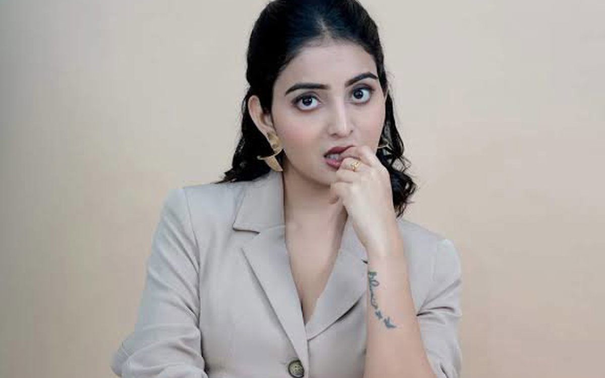 టాలీవుడ్ సంచలనం: ఇన్స్టాగ్రామ్ సబ్స్క్రిప్షన్ వివాదంపై అనన్య నాగళ్ల స్పష్టత