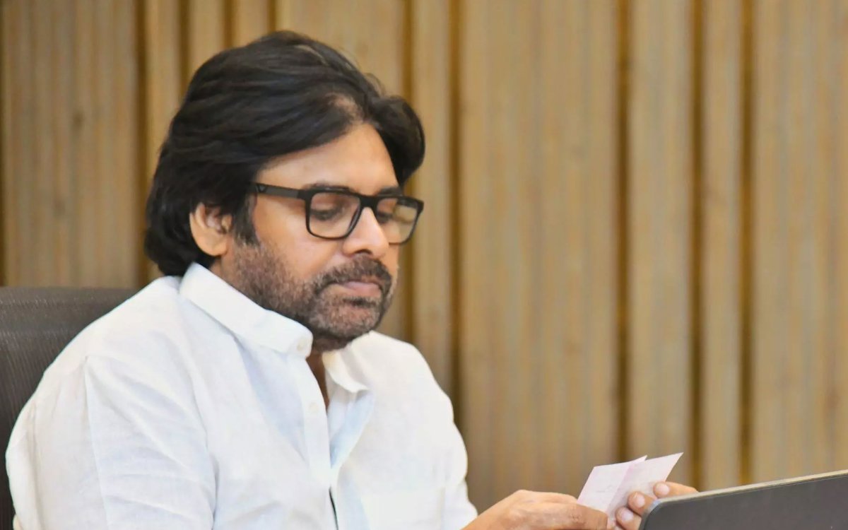 పవన్ కళ్యాణ్కు శస్త్రచికిత్స, విశ్రాంతి తీసుకోవాలని వైద్యుల సూచన