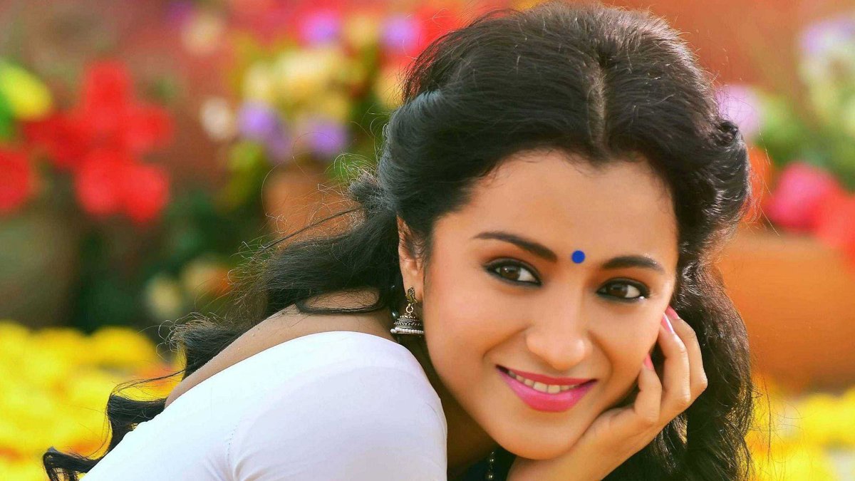 Trisha Sets Social Media Ablaze: Political Buzz, Film Fee Hike & Vishwambara Anticipation