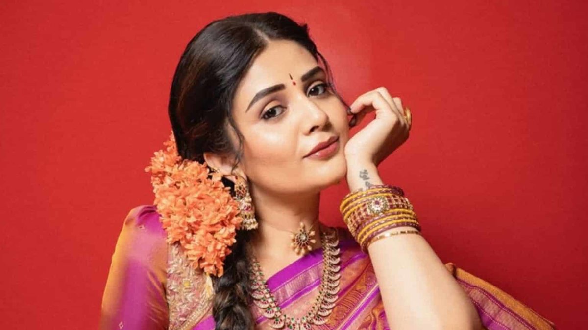Sreemukhi Shines in Maa Inti Bangaaram With Heartfelt Performance