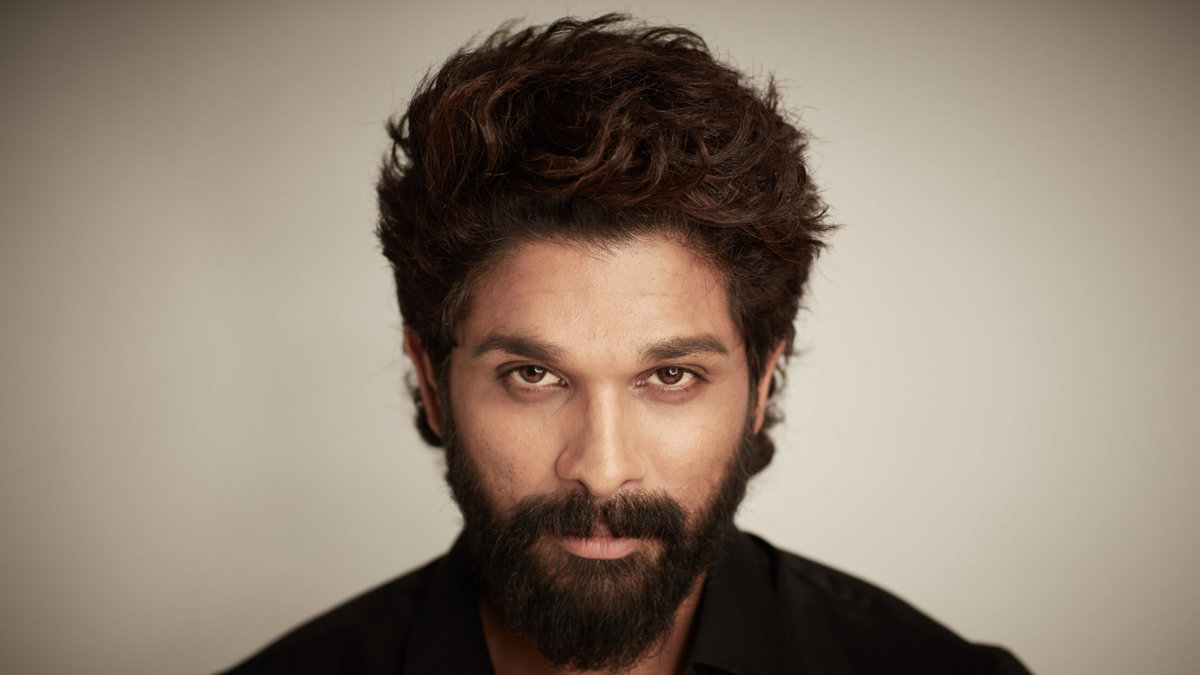 ఆన్లైన్ గొడవలకు దూరంగా ఉండాలని అభిమానులకు అల్లు అర్జున్ పిలుపు, సంక్షేమ పథకం ప్రారంభం