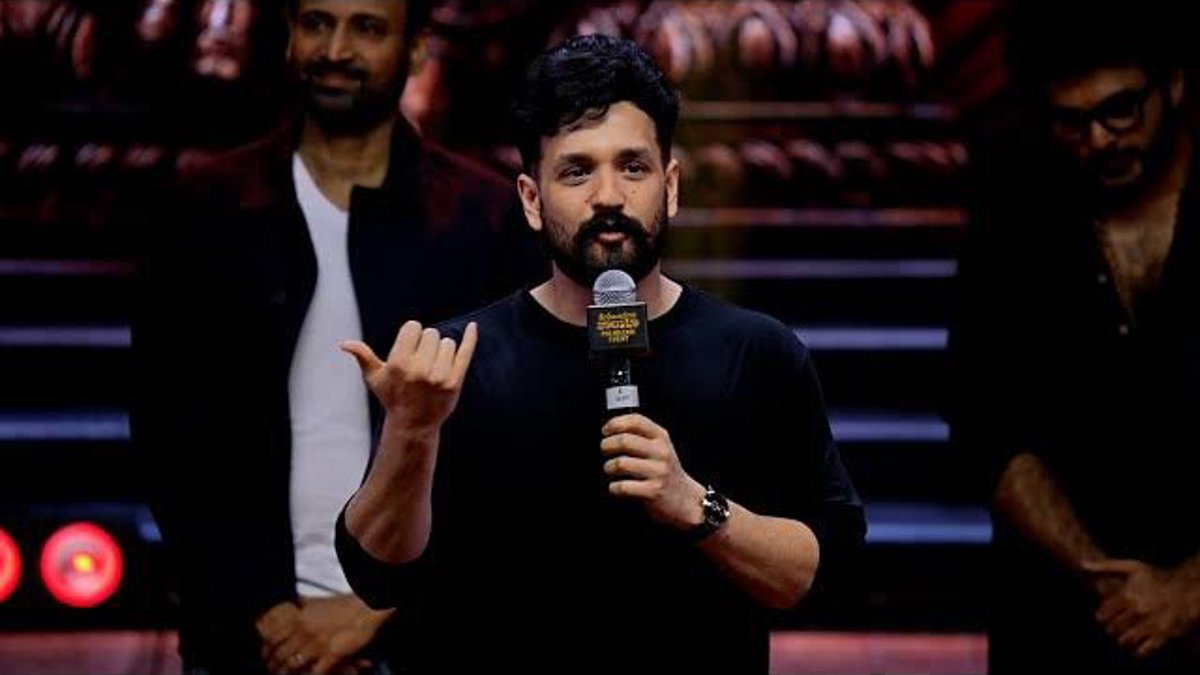 మహేంద్రగిరి వారాహి ప్రీ-రిలీజ్ ఈవెంట్లో తన స్టార్ పవర్తో మెరిసిన అఖిల్