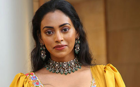 MS రాజు ‘అగాధ’ ఫస్ట్ లుక్‌లో మహాదేవిగా మెరిసిన కామాక్షి భాస్కర్ల