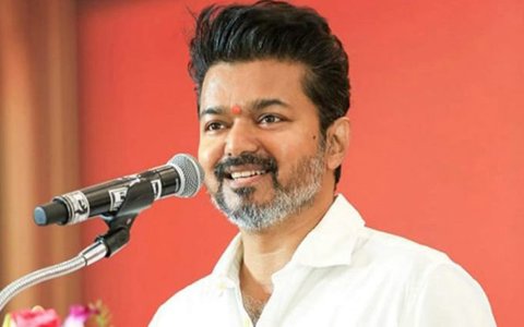 లీక్ సంక్షోభంలో 'జన నాయకన్' టీమ్కు విజయ్ మద్దతు; విజయ్ రాజకీయ అరంగేట్రంపై పవన్ కళ్యాణ్ స్పందన