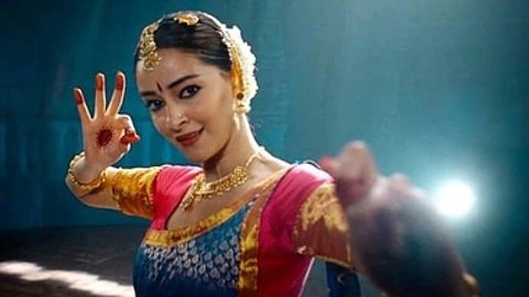 Ananya Panday’s Dance in Chand Mera Dil Branded Her Worst Yet – Trolls Erupt Online