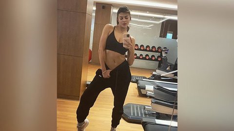 Jacqueline Fernandez’s Jugni Video Sparks Buzz Over Wardrobe Glitch