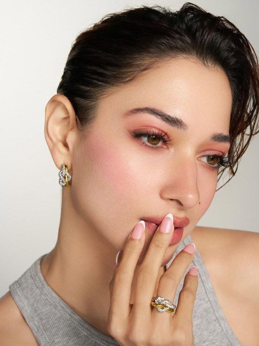 Tamannaah posing with The Heart Knot - 2