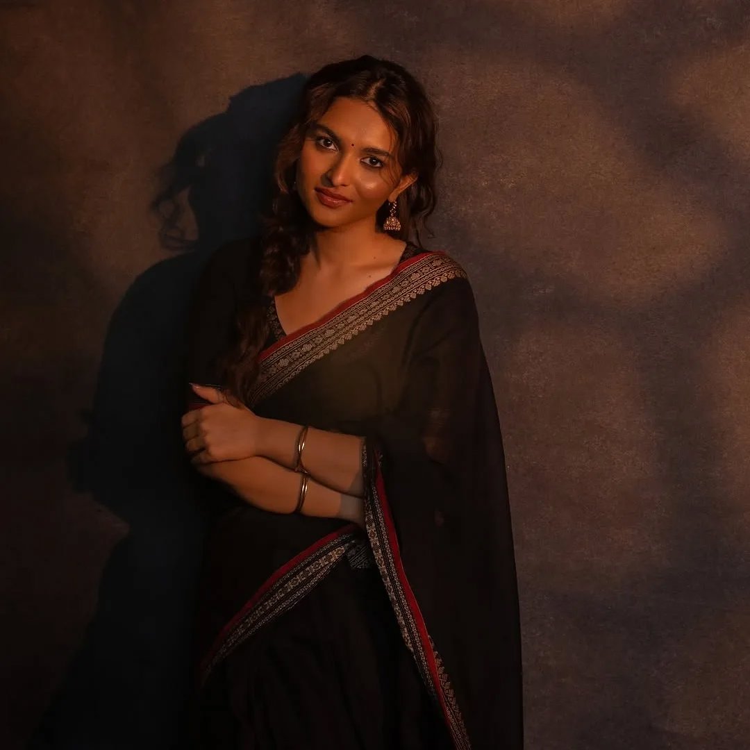 Kayadu Lohar Stuns in Classic Black Saree – Elegance Redefined! - 4