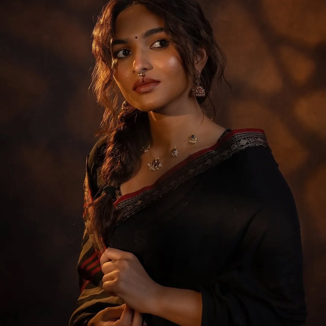 Kayadu Lohar Stuns in Classic Black Saree – Elegance Redefined! - 2