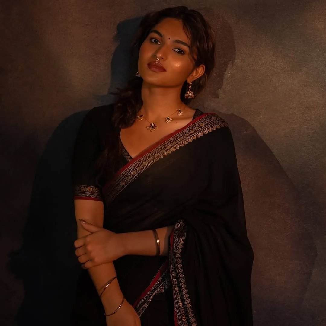 Kayadu Lohar Stuns in Classic Black Saree – Elegance Redefined! - 3