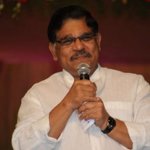 డకాయిట్ మీట్ లో మృణాల్ ఠాకూర్ కు అల్లు అరవింద్ సరదా ఆశీర్వాదం