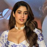 వరుణ్ ధావన్‌తో జాన్వీ కపూర్ సరదా సంభాషణ: ‘పెద్ది’ వర్సెస్ ‘హై జవానీ’ బాక్సాఫీస్ పోరు హీటెక్కుతోంది